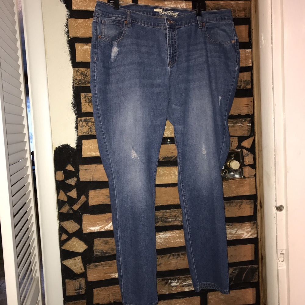 Medium Washed Distressed Denim 👖